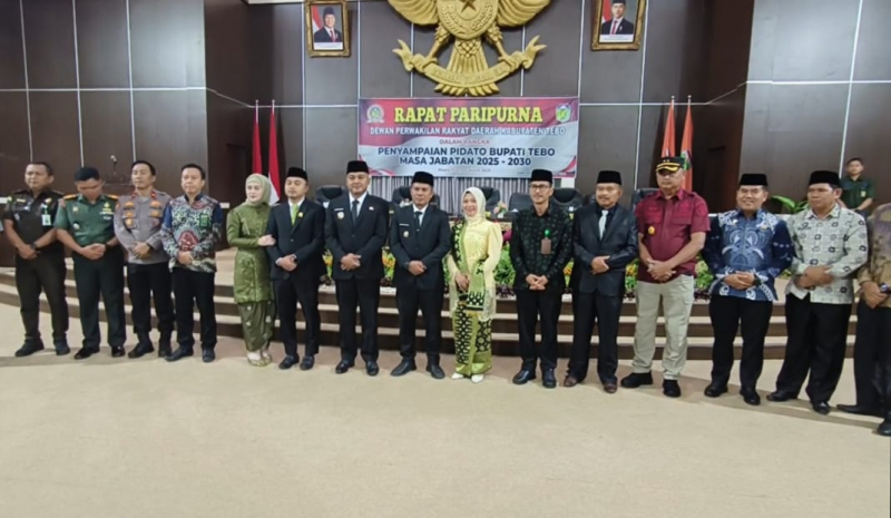 Rapat Paripurna DPRD Tebo dalam Rangka Penyampaian Pidato Bupati Tebo periode 2025-2030 di Aula Utama gedung DPRD Kabupaten Tebo pada, Kamis (06/03/2025).