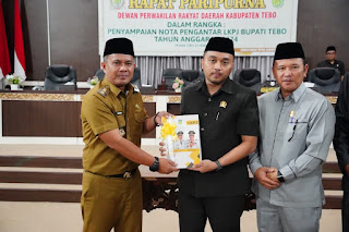 Penyerahan Berita Acara LKPJ Bupati Tebo 2024