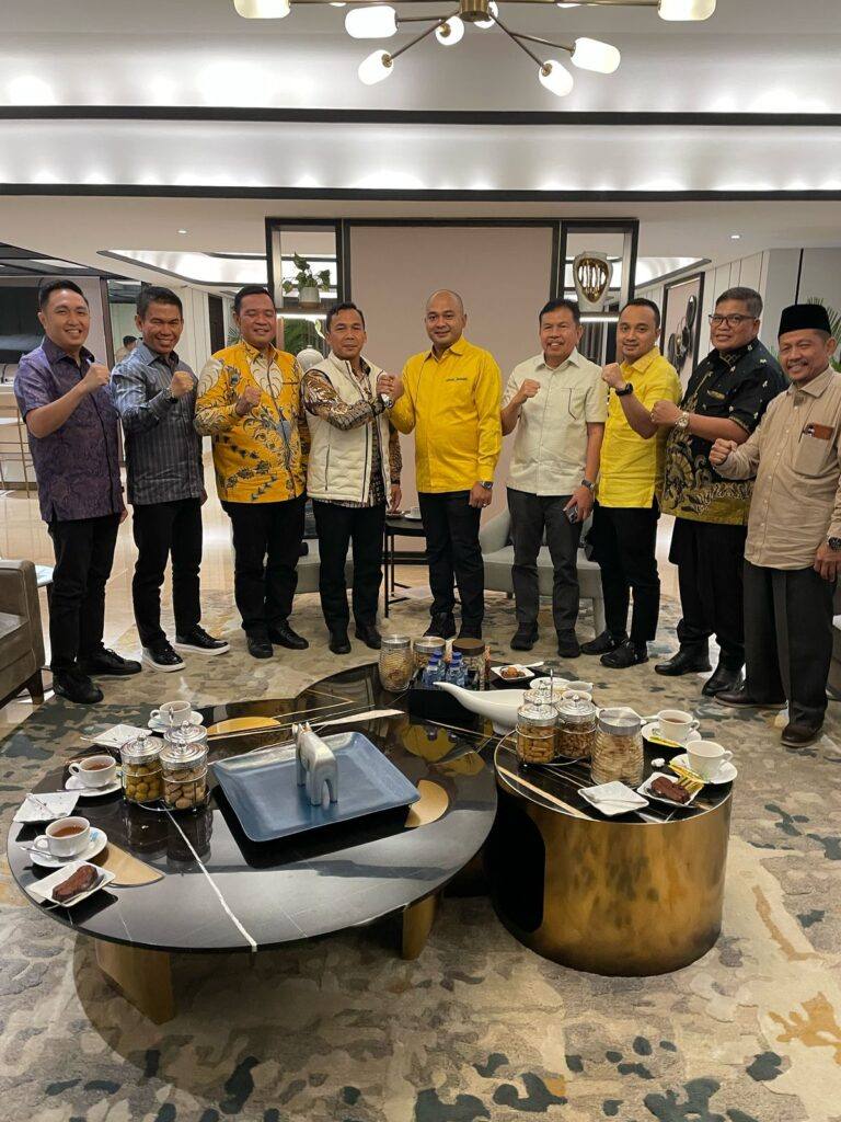 Agus Rubiyanto, saat menerima dukungan dari DPP Partai Golkar.
