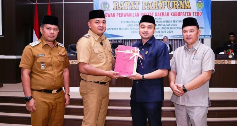 Rapat Paripurna Dalam Rangka Penyampaian Nota Pengantar Ranperda APBD Perubahan 2025